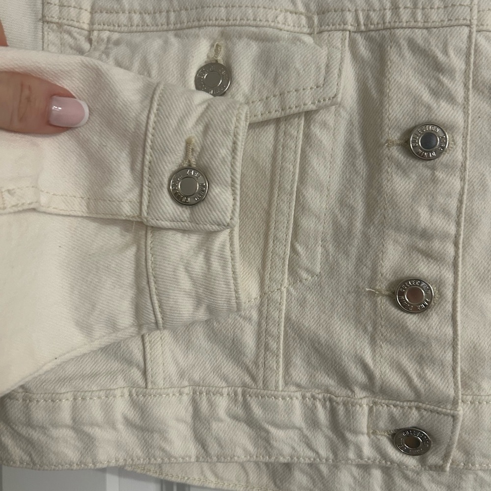 NWT Zara Cream Cropped Jean Jacket with Classic Design - Picture 3 of 5